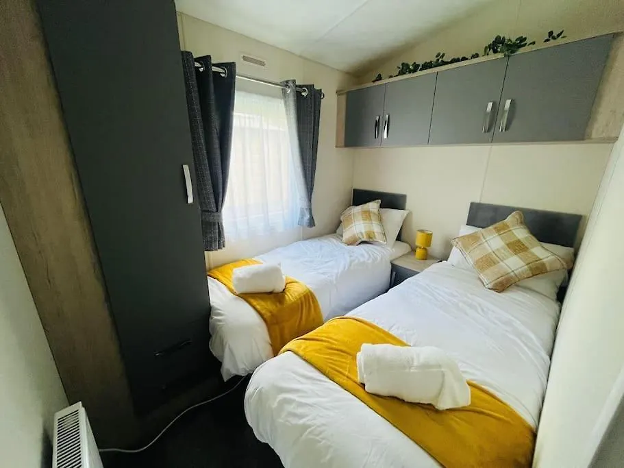 Feriehus Pine Lodge With Hot Tub York