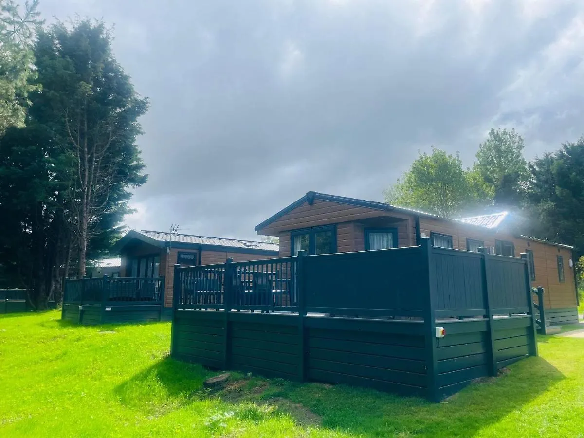 Feriehus Pine Lodge With Hot Tub York